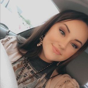 Meet your Posher, Shelbi